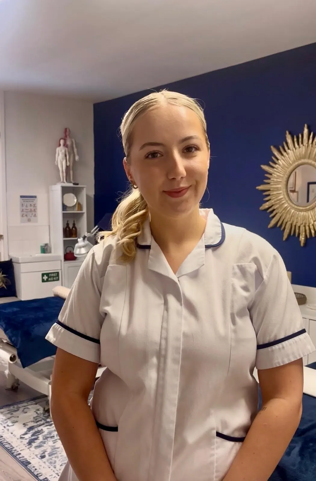 Missy Gillespie performing sports massage therapy at MASG Therapy, Sutton Coldfield